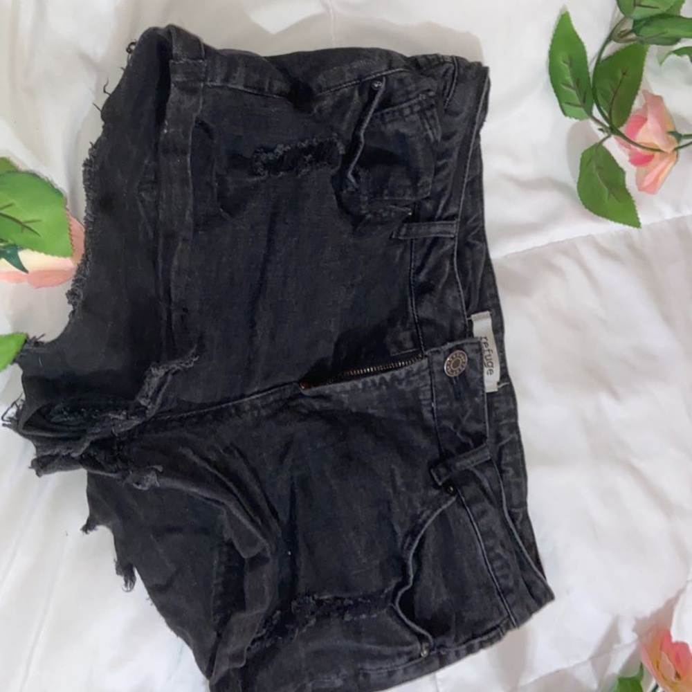 Black size 8 booty shorts Destressed🖤